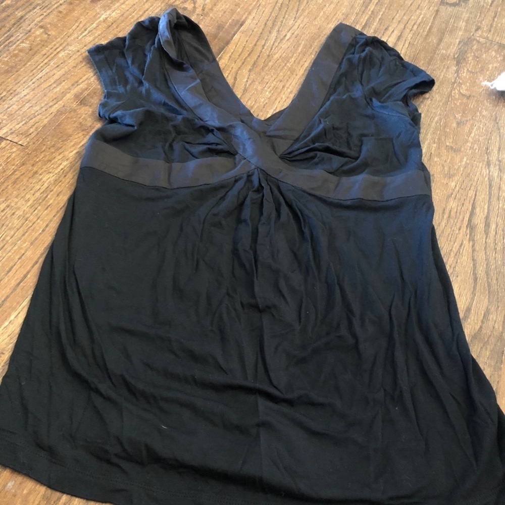 Xs banana republic top with beautiful accent